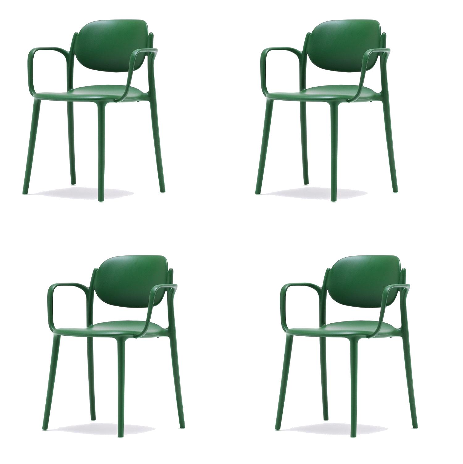 Quattro sedie di colore verde con i braccioli, in polipropilene riciclato