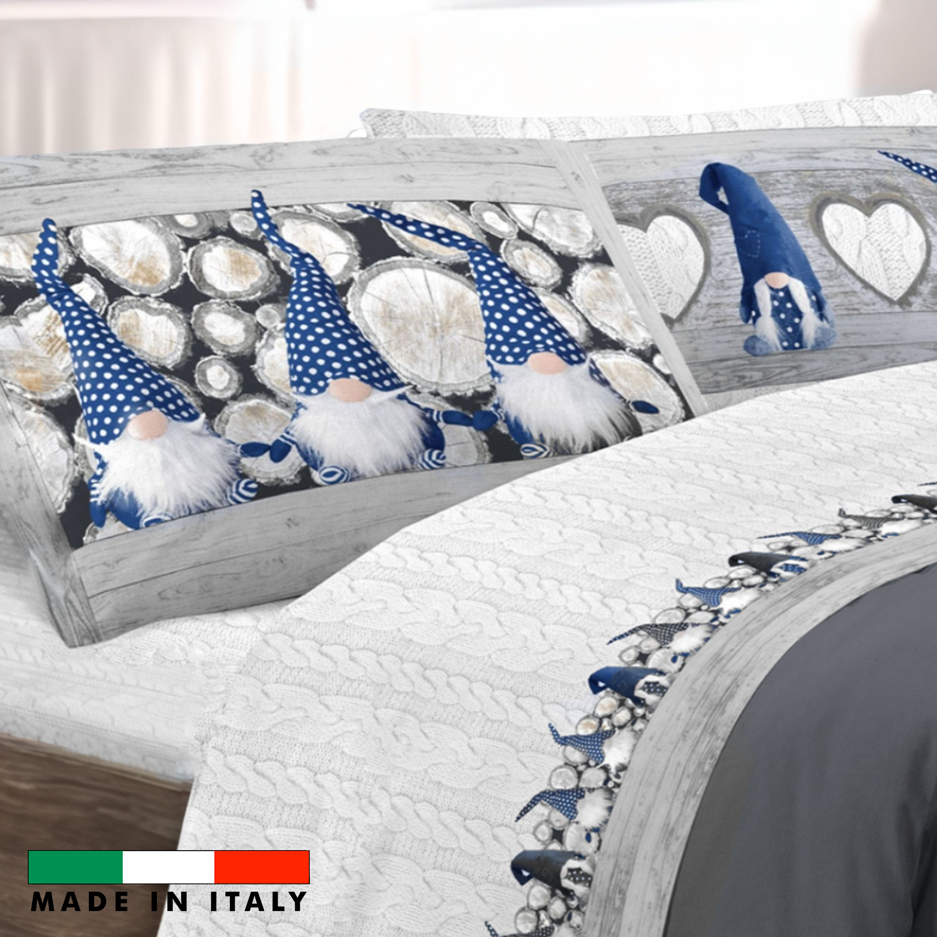 Completo letto blu con federe con fantasia stampata gnomi blu, realizzata graficamente