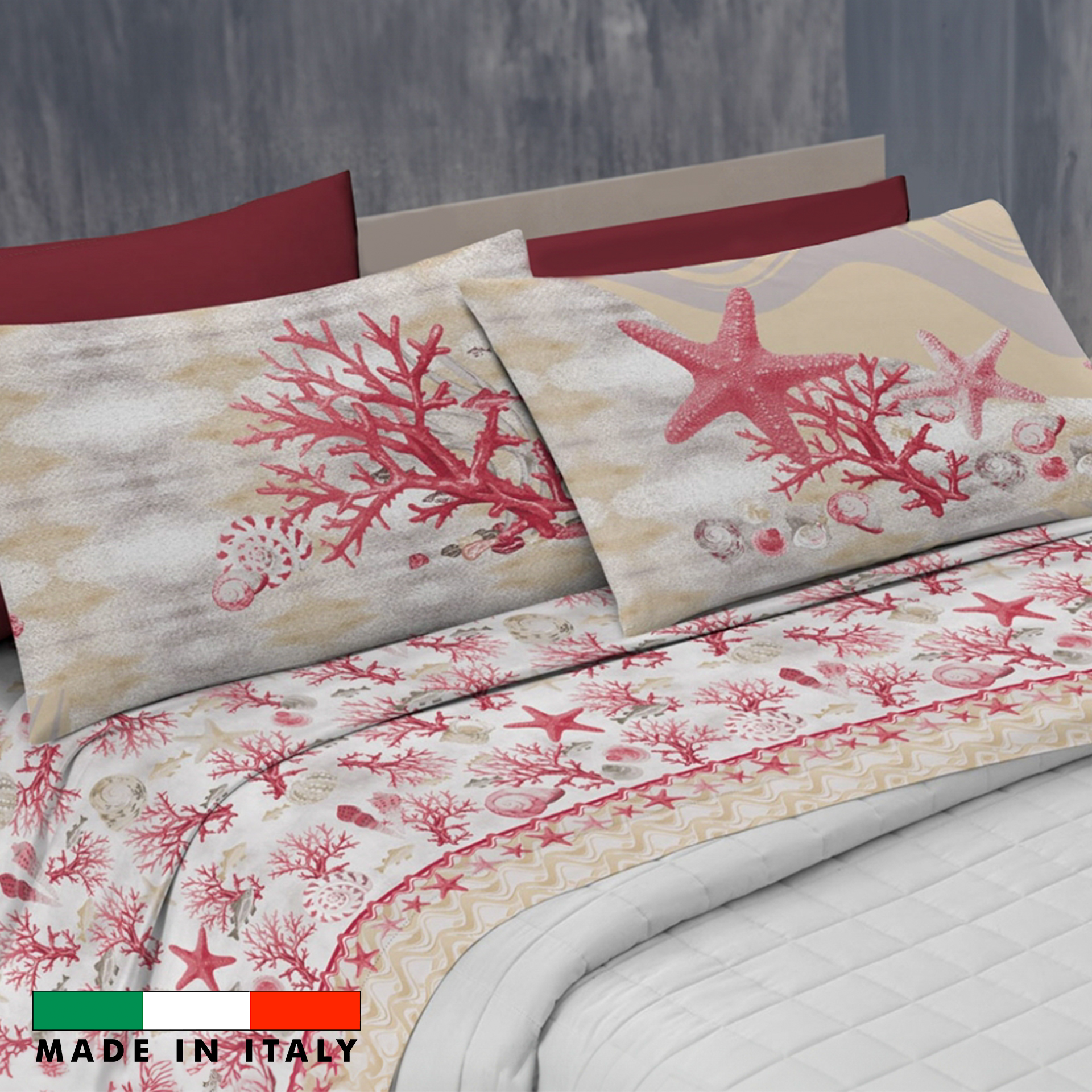 Completo letto matrimoniale rosso con federe con fantasia stampata stelle marine rosse