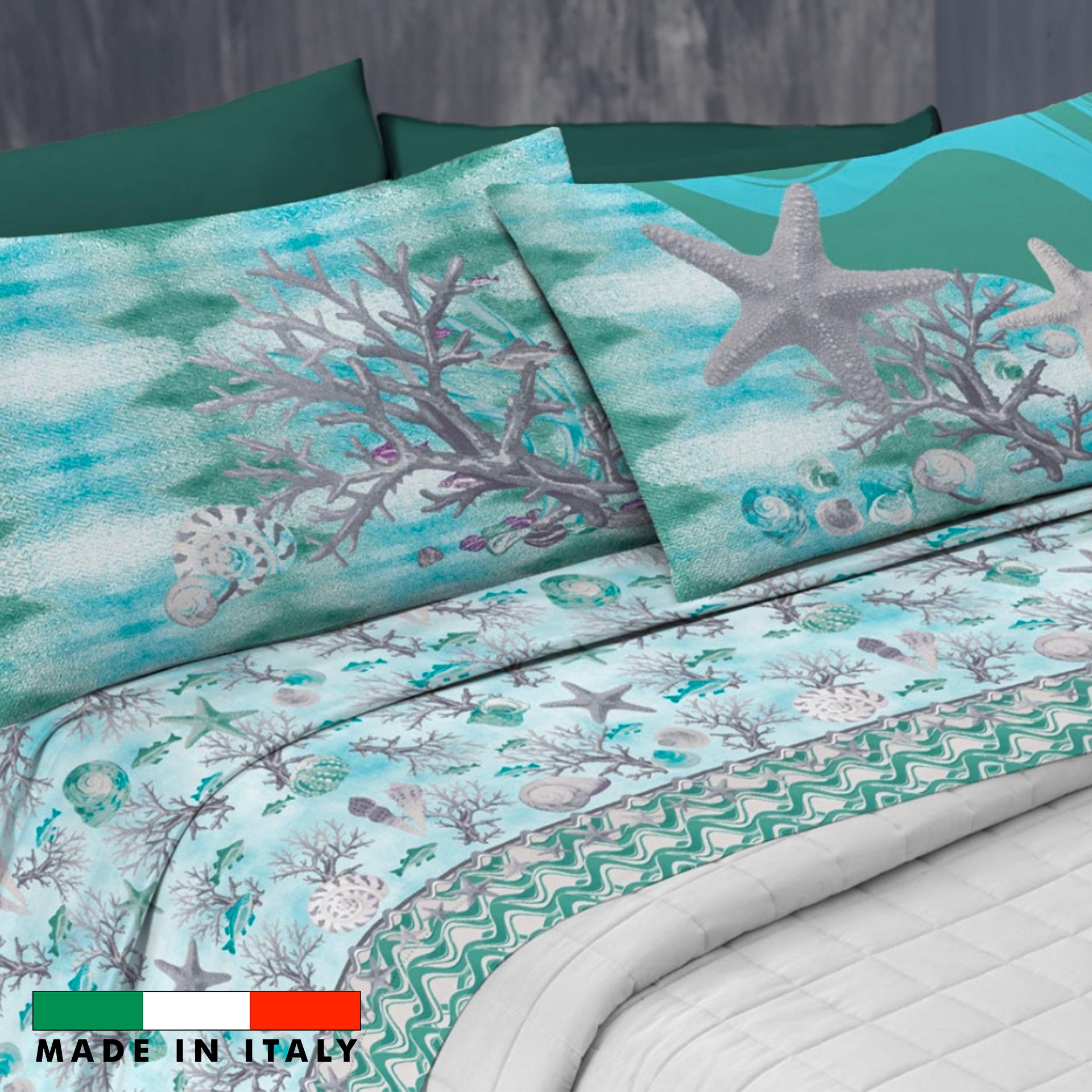 Completo letto matrimoniale verde composto da lenzuola e federe con fantasia marina stampata