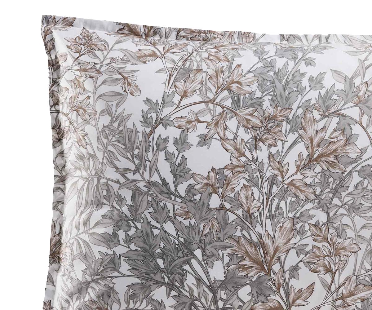 Dettaglio federa cuscino del completo letto con fantasia naturale grigia