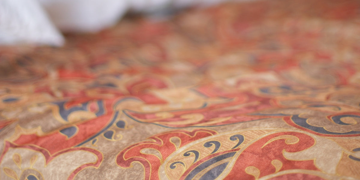 Copripiumino in cotone con fantasia stampata sopra beige e rossa