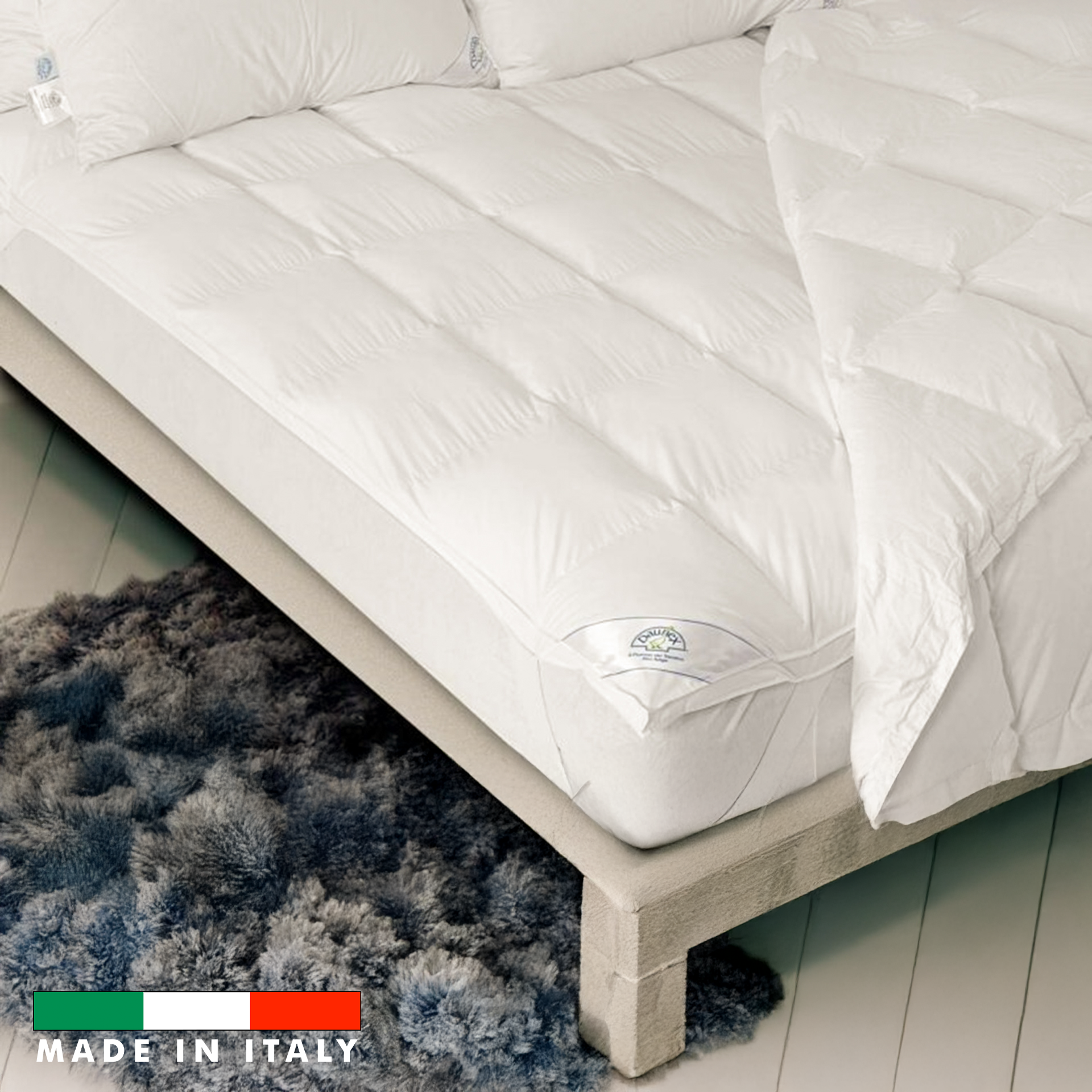Topper letto misura 160x200 fissato con elastici angolari
