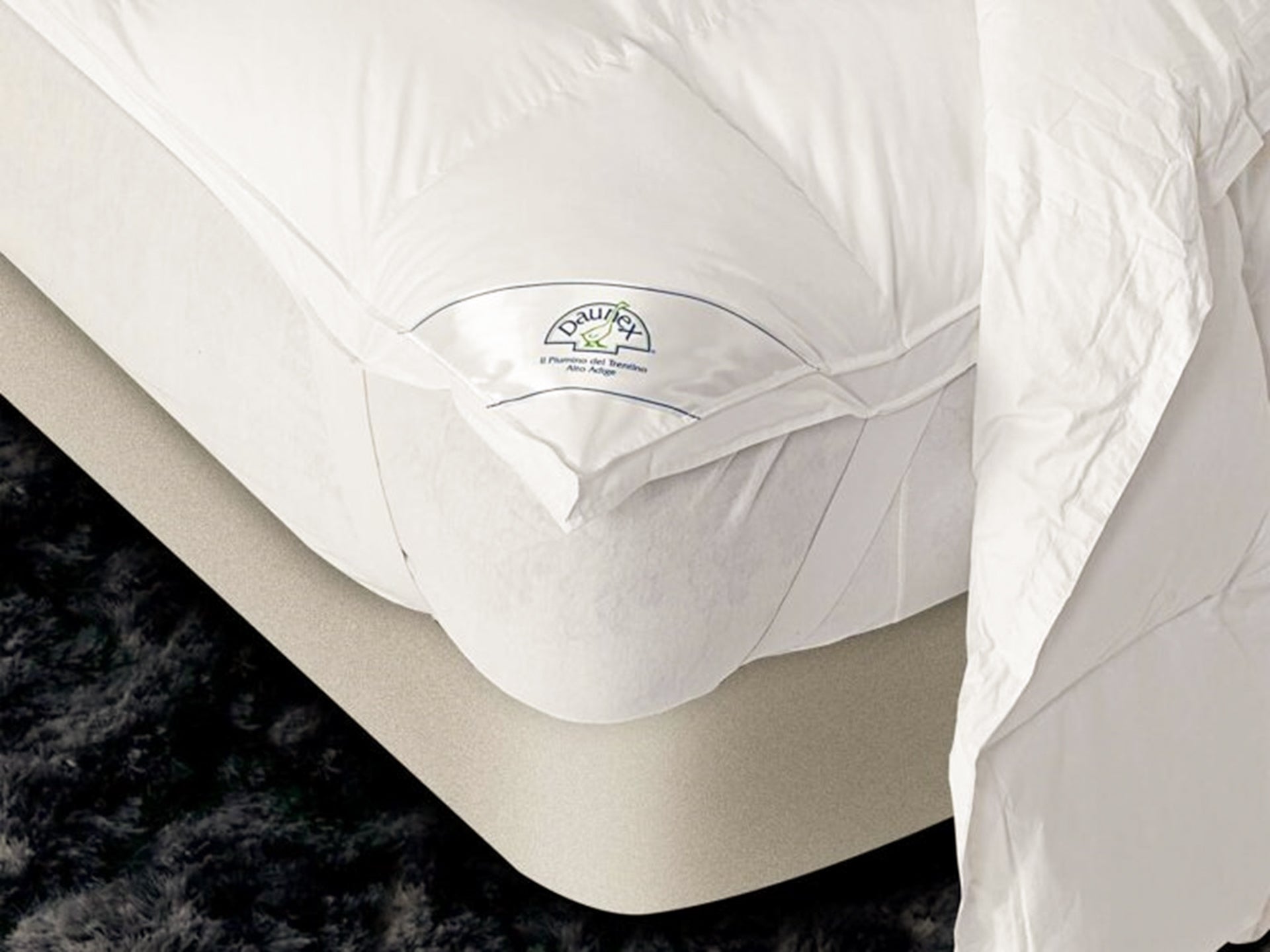 Dettaglio elastico ancorato al letto
